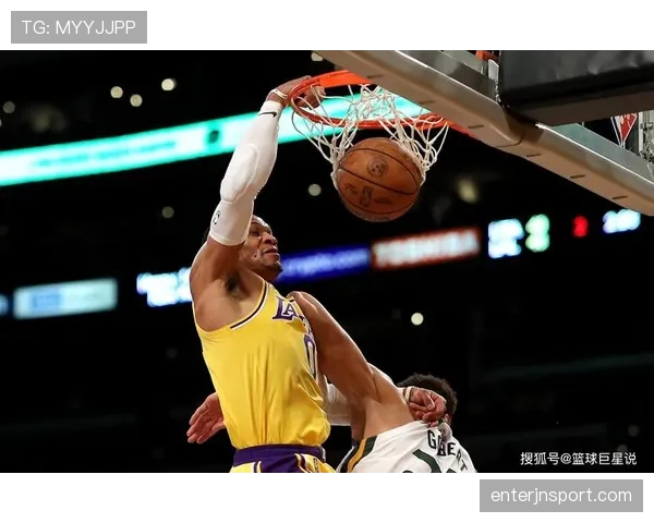 里夫斯挡拆为詹姆斯制造空位投篮效率较上季显著提升 里夫斯挡拆为詹姆斯制造空位投篮效率较上季显著提升